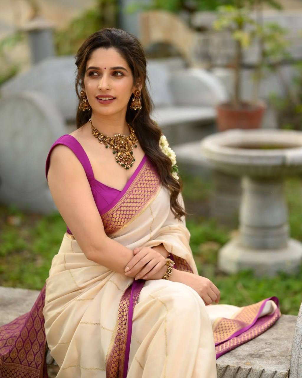 BEAUTIFUL RICH PALLU & JACQUARD WORK ON ALL OVER THE SAREE