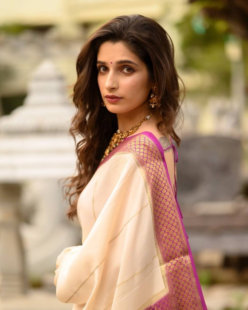 WHITE BEAUTIFUL RICH PALLU & JACQUARD WORK SAREE