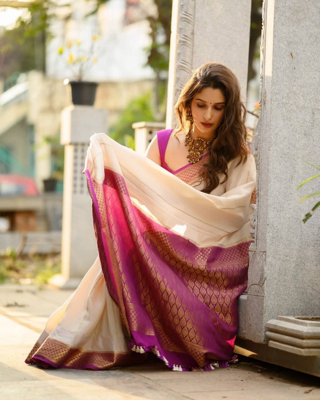 BEAUTIFUL RICH PALLU & JACQUARD WORK ON ALL OVER THE SAREE