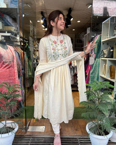 PANCHI | Cotton chikankari embroidered kurta with pants and stall dupatta will make you look the best - Saree